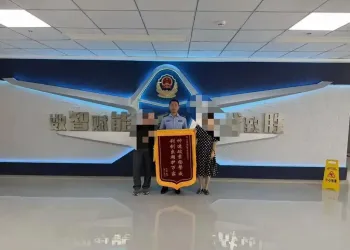 大爷往某App充值112万余元，一月内显示盈利超1000万，提现1100元后被索要89万分红，民警连夜调查发掘……
New