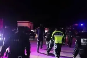 游客亲历西藏那曲地震：“晃了一分钟，桌上的氧气瓶都被震掉了”
New