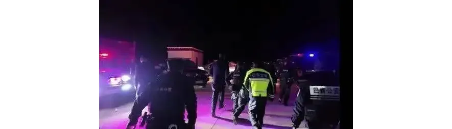 游客亲历西藏那曲地震：“晃了一分钟，桌上的氧气瓶都被震掉了”
New