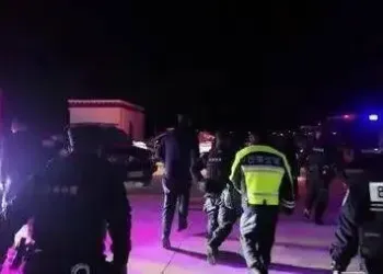 游客亲历西藏那曲地震：“晃了一分钟，桌上的氧气瓶都被震掉了”
New