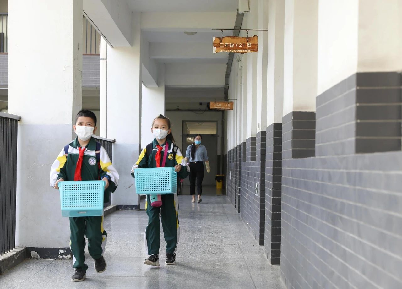 092601wnrahw02p82hkgr2.jpg