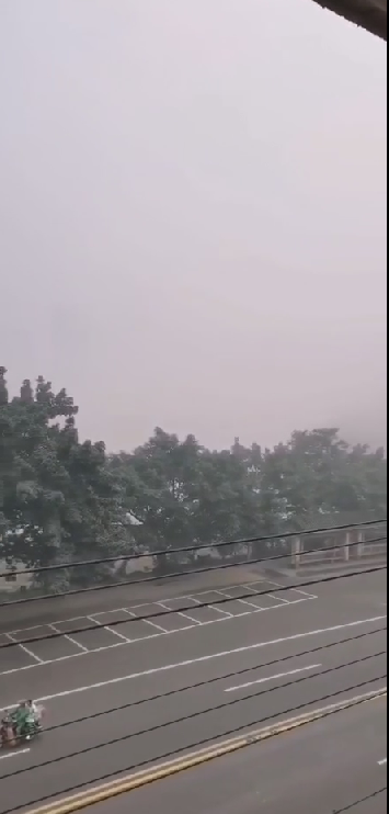 乐山城区多处出现刺鼻异味且浓雾弥散，官方：正地毯式排查！-1.png