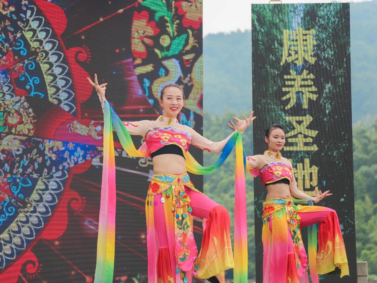 太惬意了！宜宾周边竟藏着一个网红树屋民宿！离城2个小时！-1.jpg