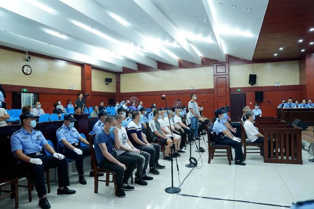 宜宾这个黑社会组织16人被公开审理！故意杀人、聚众斗殴、非法侵入…-2.jpg