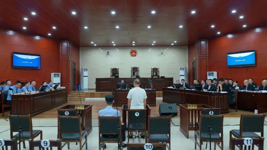 宜宾这个黑社会组织16人被公开审理！故意杀人、聚众斗殴、非法侵入…-1.jpg
