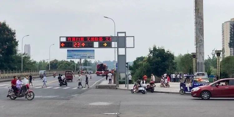 宜宾一50多岁男子疑似老婆不给零花钱，想不通跳江自杀！-1.png