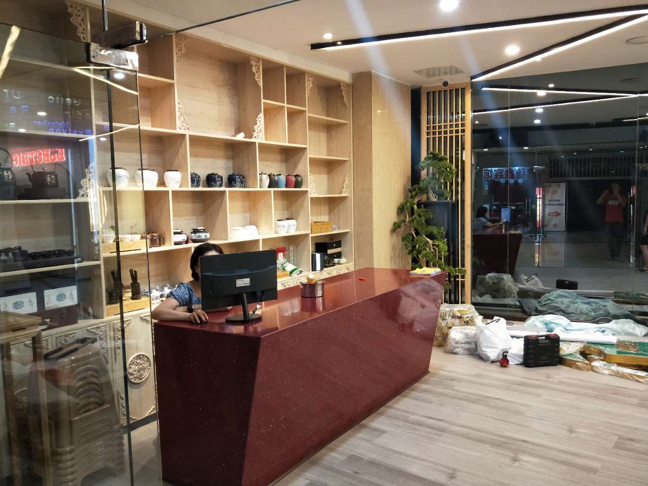 招聘服务员，前台，气质好加工资-5.jpg