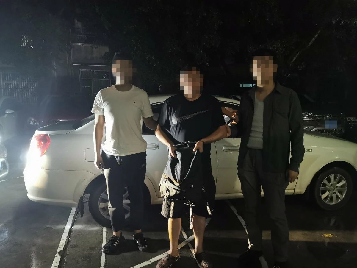 宜宾警方查扣2辆运毒车！牵出特大毒品案…-4.jpg