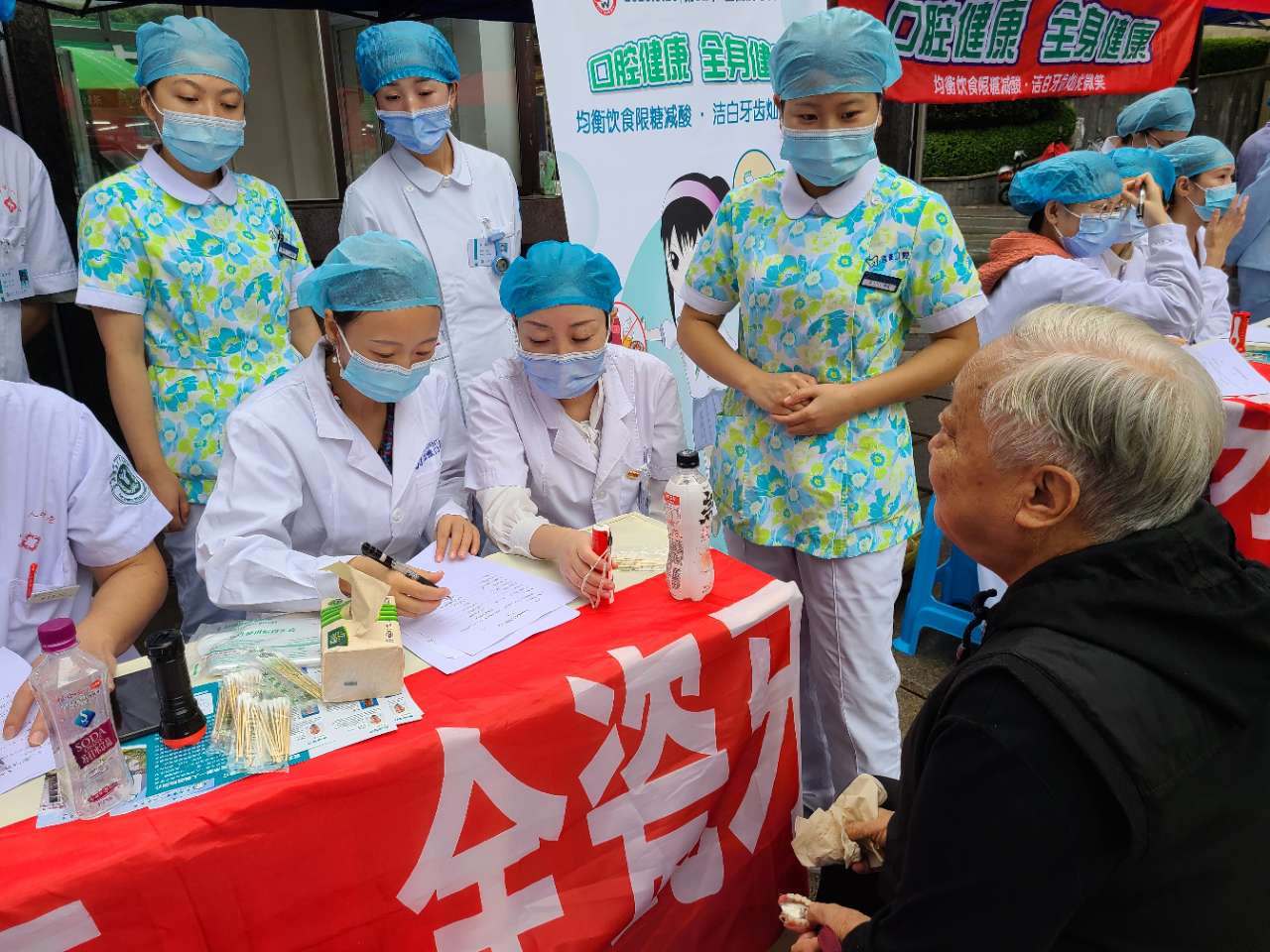 宜宾市口腔医学专委会2020年920全国爱牙日活动照片-15.jpg