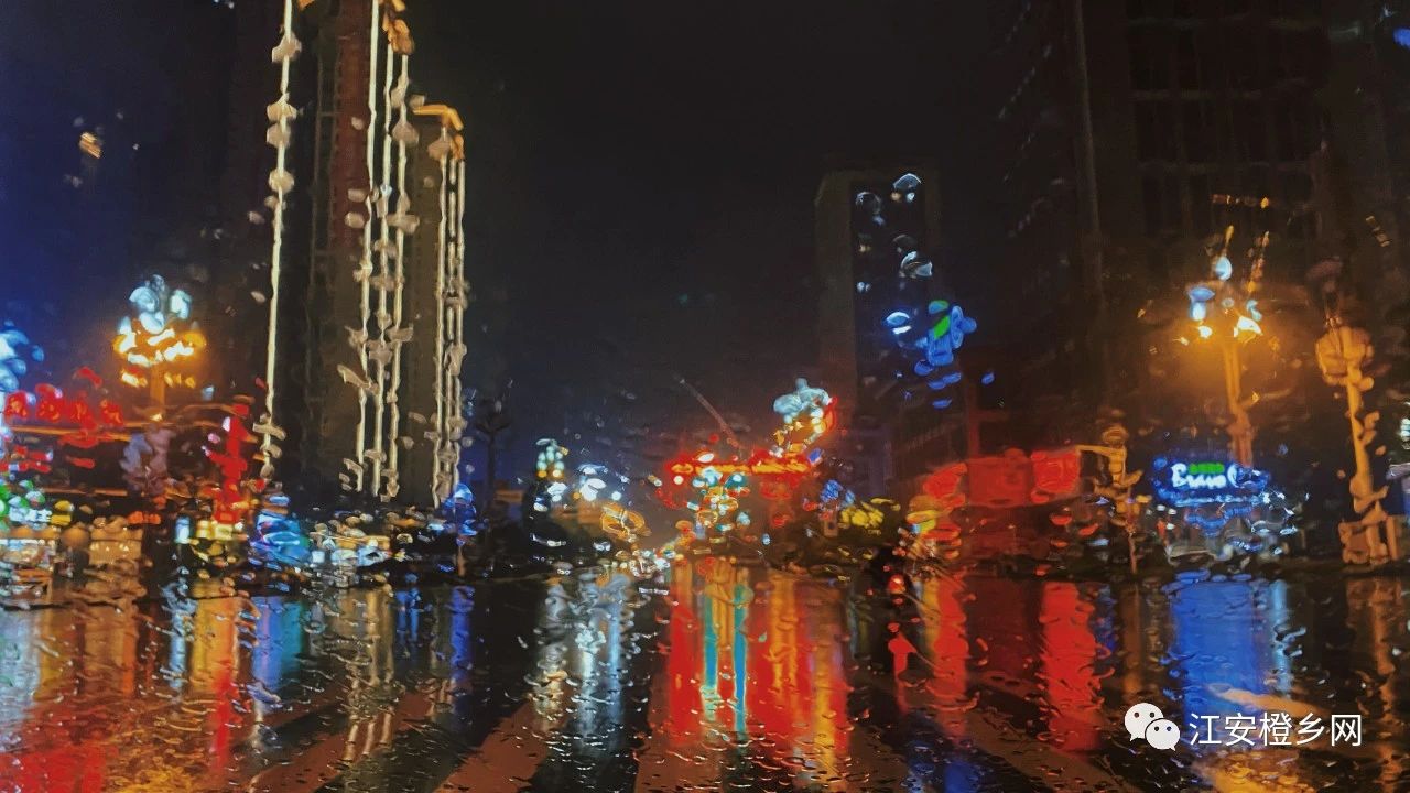 紧急通知！宜宾这条公路发生滑坡，滚下巨石，中断道路！-1.jpg