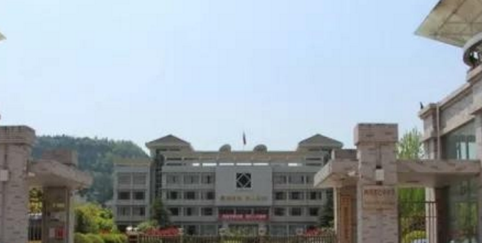 一男生多次表白被拒，潜入女生寝室捅死17岁女同学！-3.png