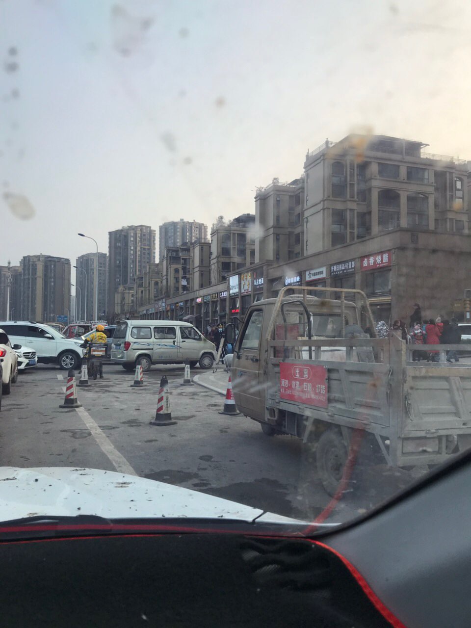 邦泰北区车位问题堵门了-5.jpg