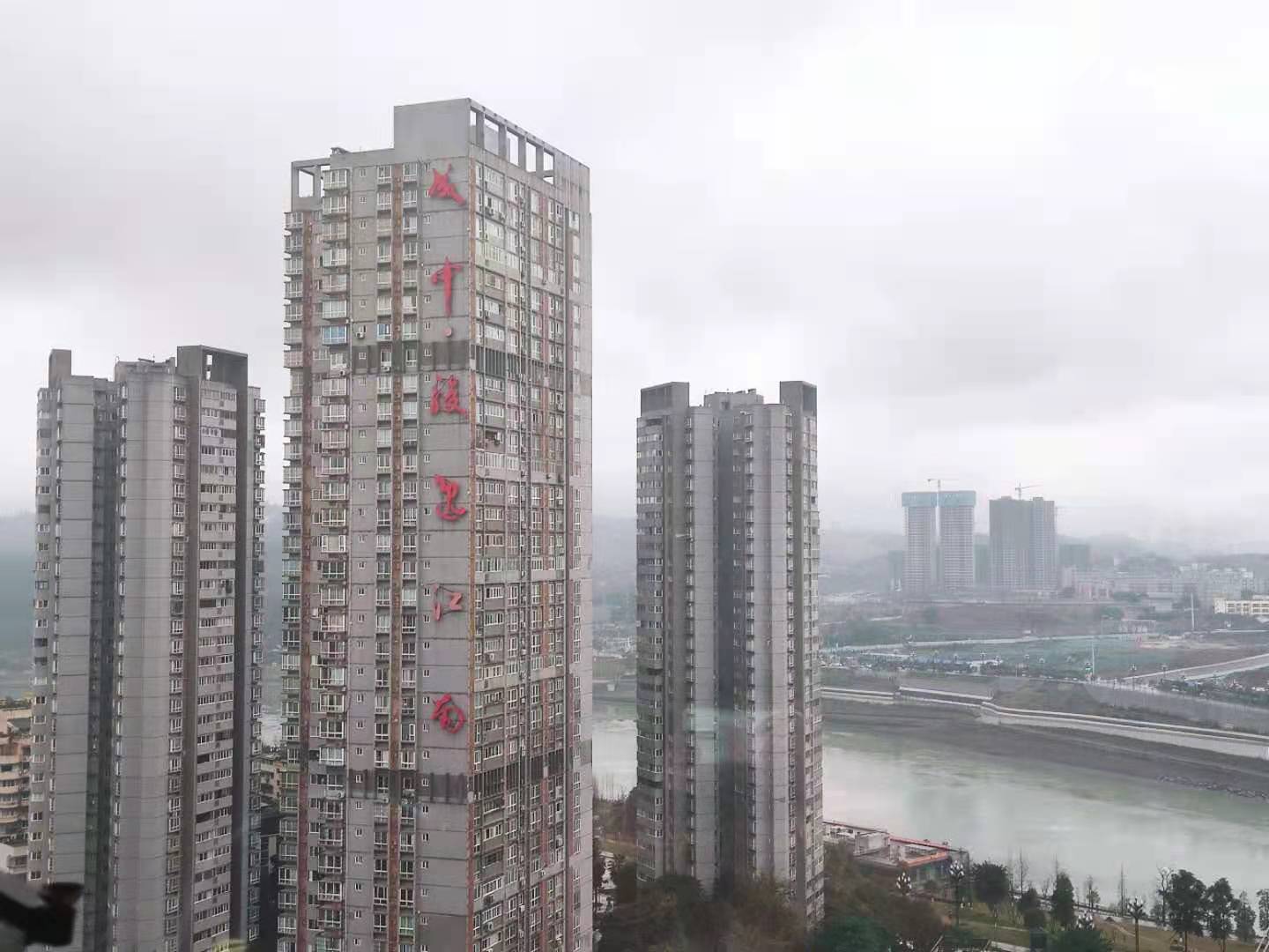 什么情况？宜宾的雪是落歪了吗？成宜对比我酸了！-1.jpg