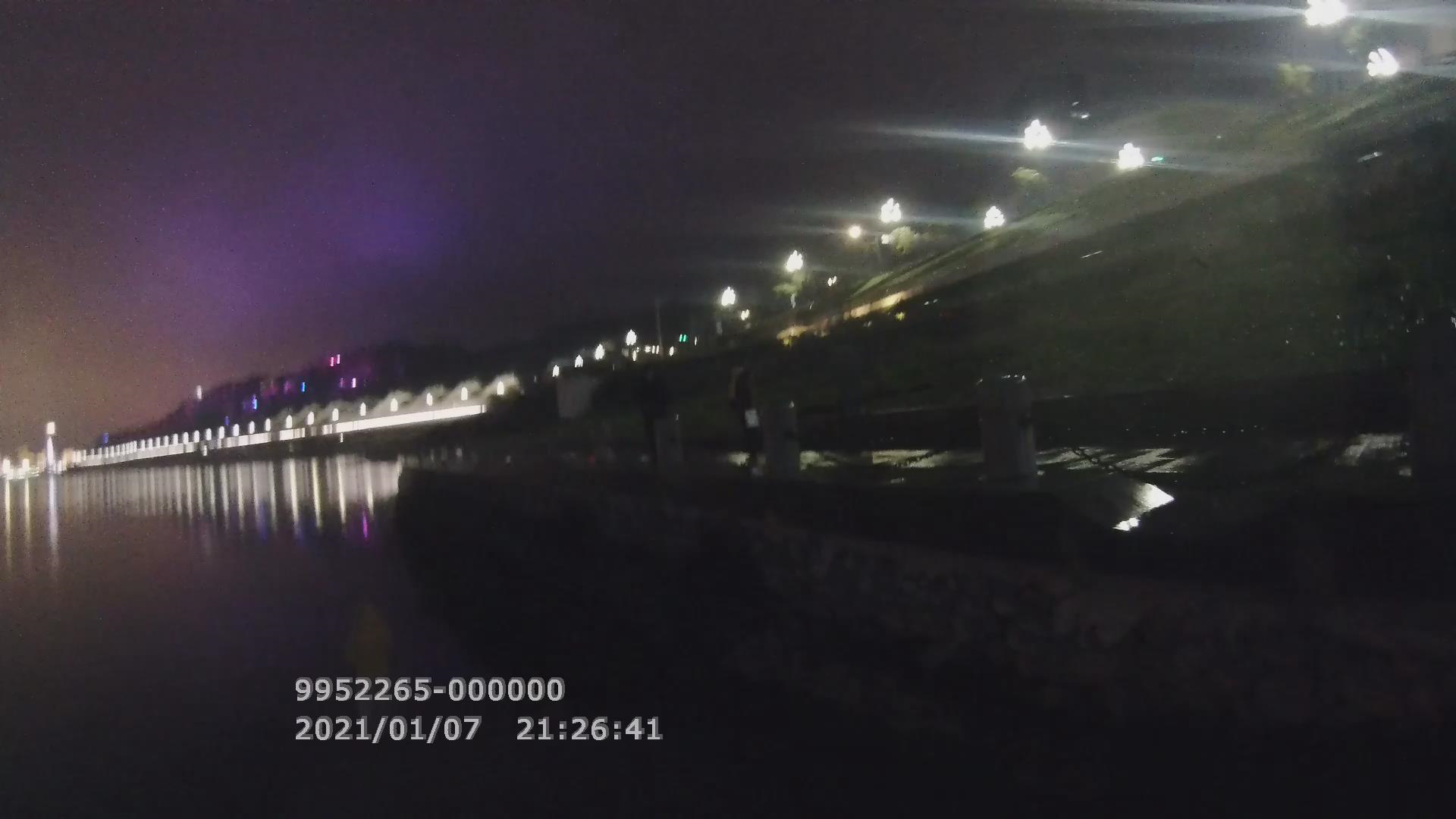 宜宾2名年轻女子欲轻生！接警员一通电话救了两条命！-2.png