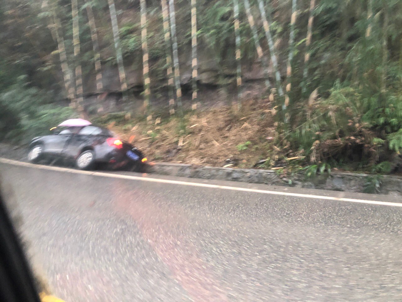 长宁回三元路上车子开到弯弯头去了-1.jpg