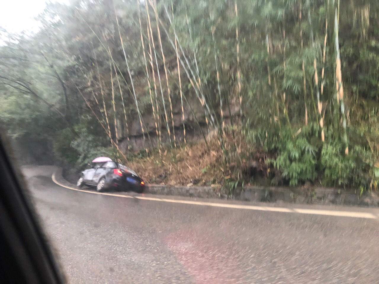 长宁回三元路上车子开到弯弯头去了-2.jpg