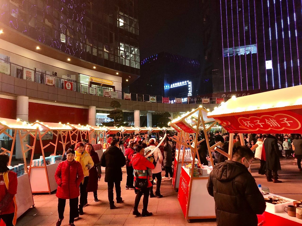 临港新天地创意夜市开街啦！快来一起逛吃逛喝吧！-1.jpg