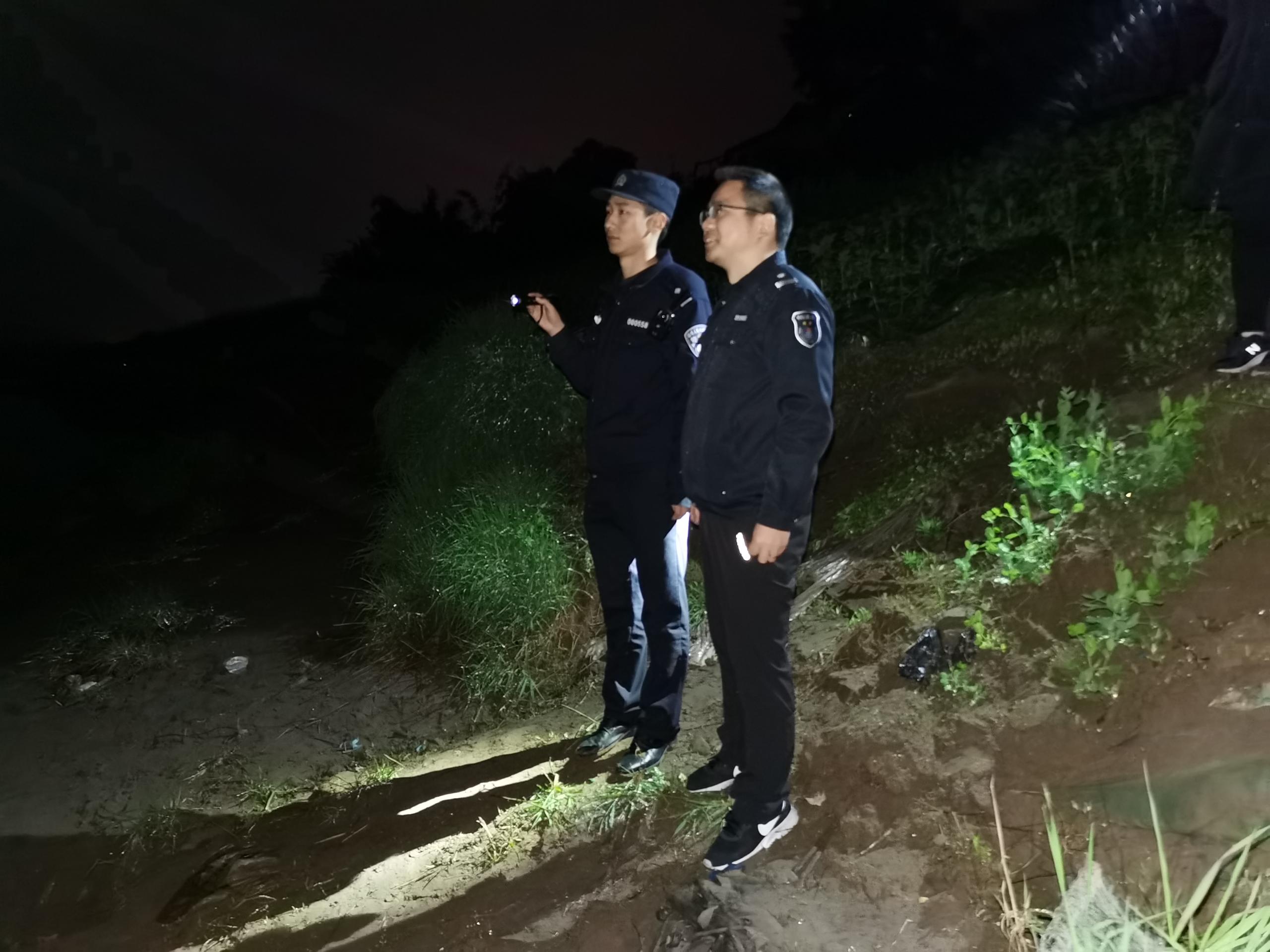 长江公安泸州警方联合多部门开展“长江保护零点行动”筑牢生态保卫屏障！-2.jpg