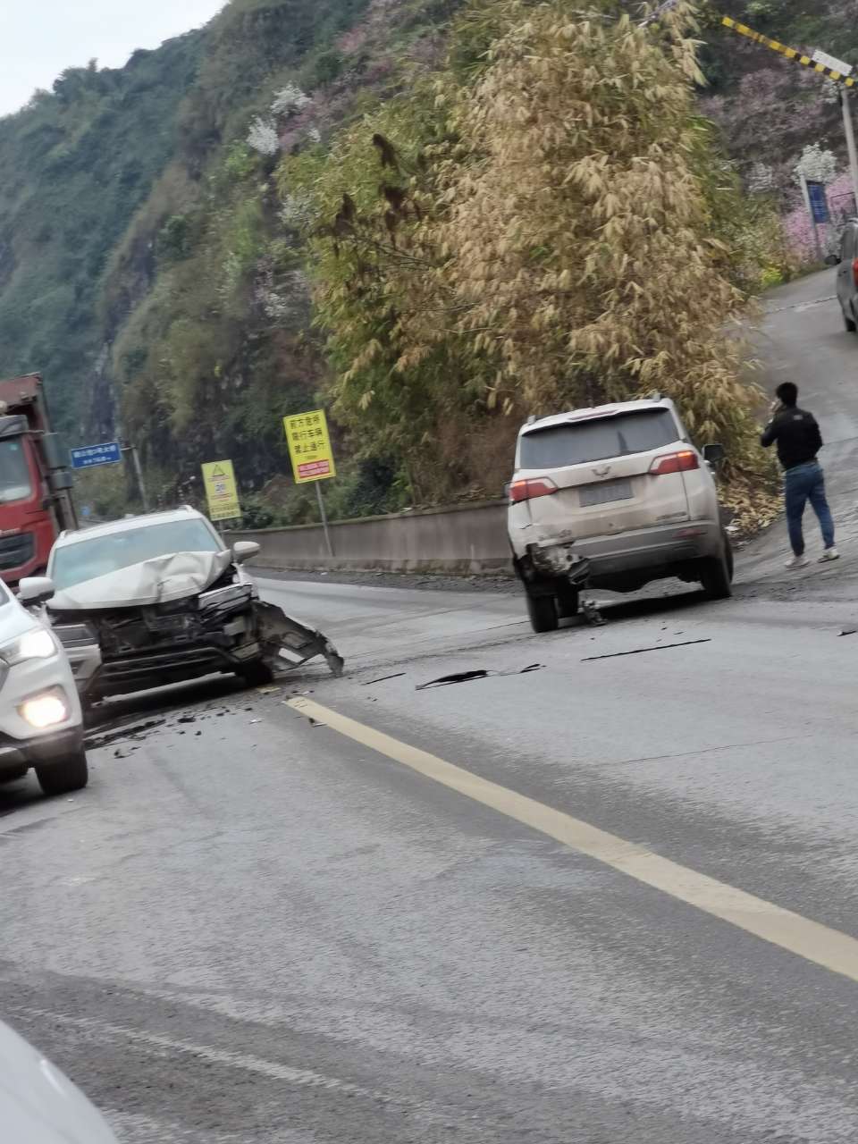 开车注意距离啊-1.jpg