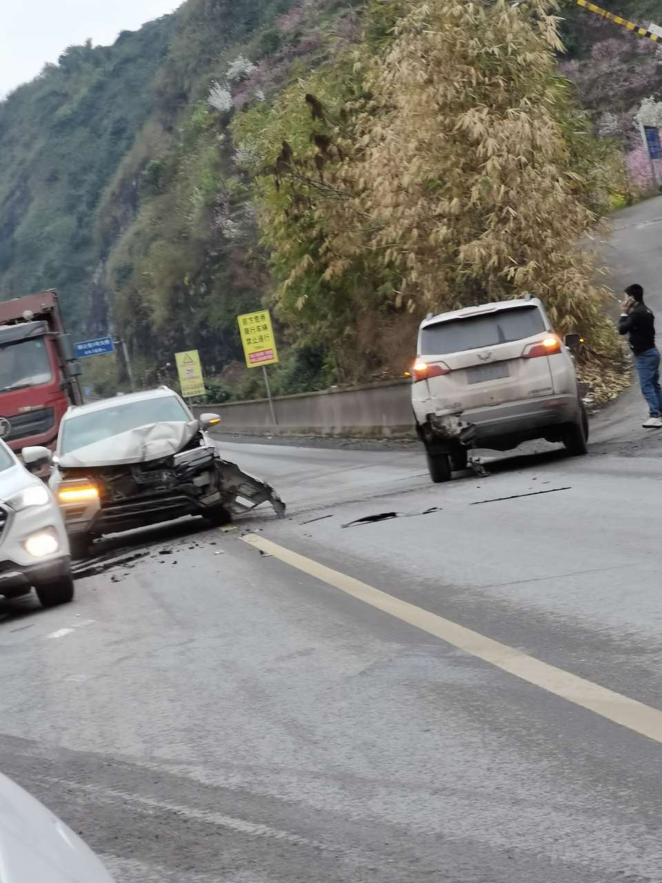 开车注意距离啊-2.jpg