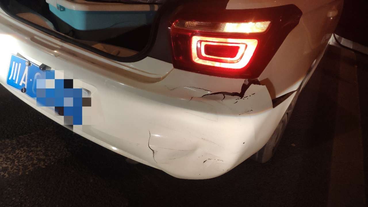 亲历教训！出了事故，一定要第一时间打双闪、停车、摆三角架…-2.jpg