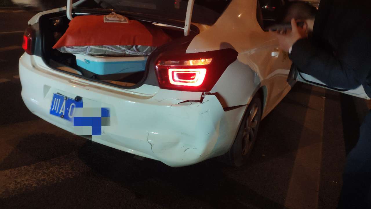 亲历教训！出了事故，一定要第一时间打双闪、停车、摆三角架…-3.jpg