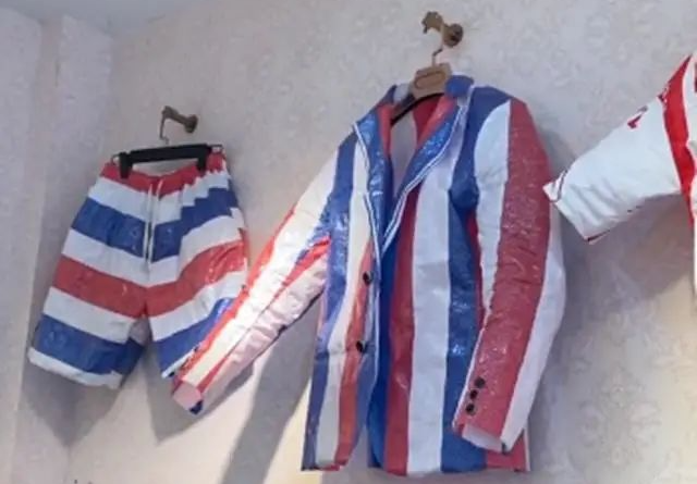 火了！宜宾一男子竟用尿素袋子做衣服，一件准备卖300元！-5.png
