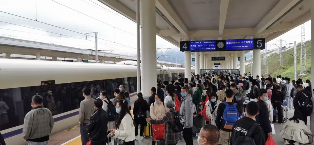 好消息！宜宾西站新增11趟列车，其中4趟环线高铁！-1.jpg