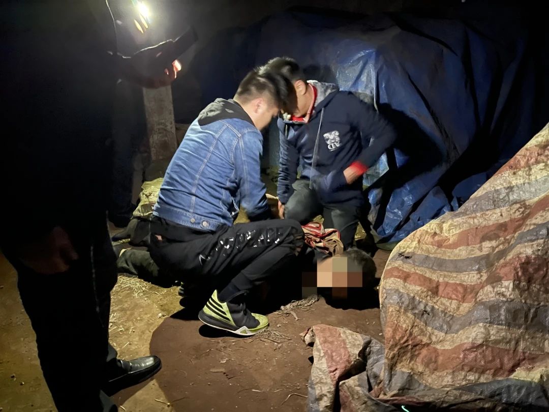 宜宾这3人疯狂盗窃30多次，涉案500万！抓捕现场曝光…-4.jpg