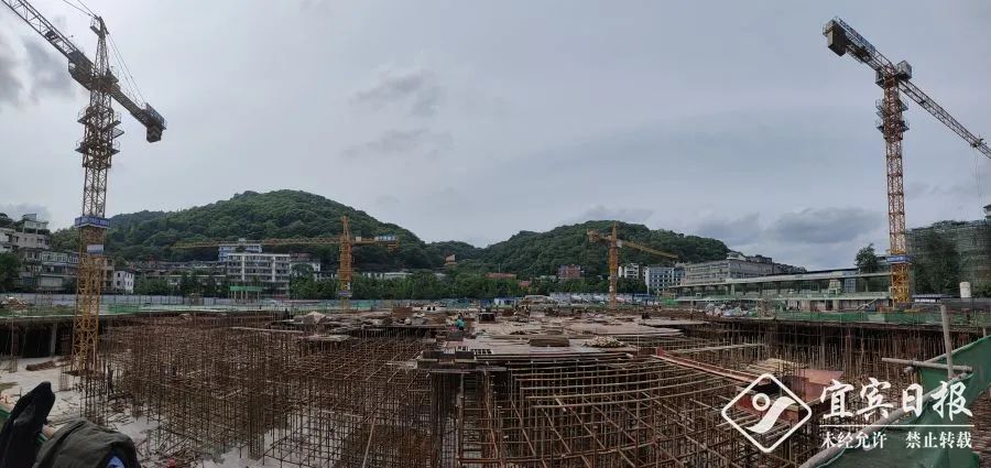 最新！人民广场要大变样了！要修足球场，还有近千个车位！-1.jpg