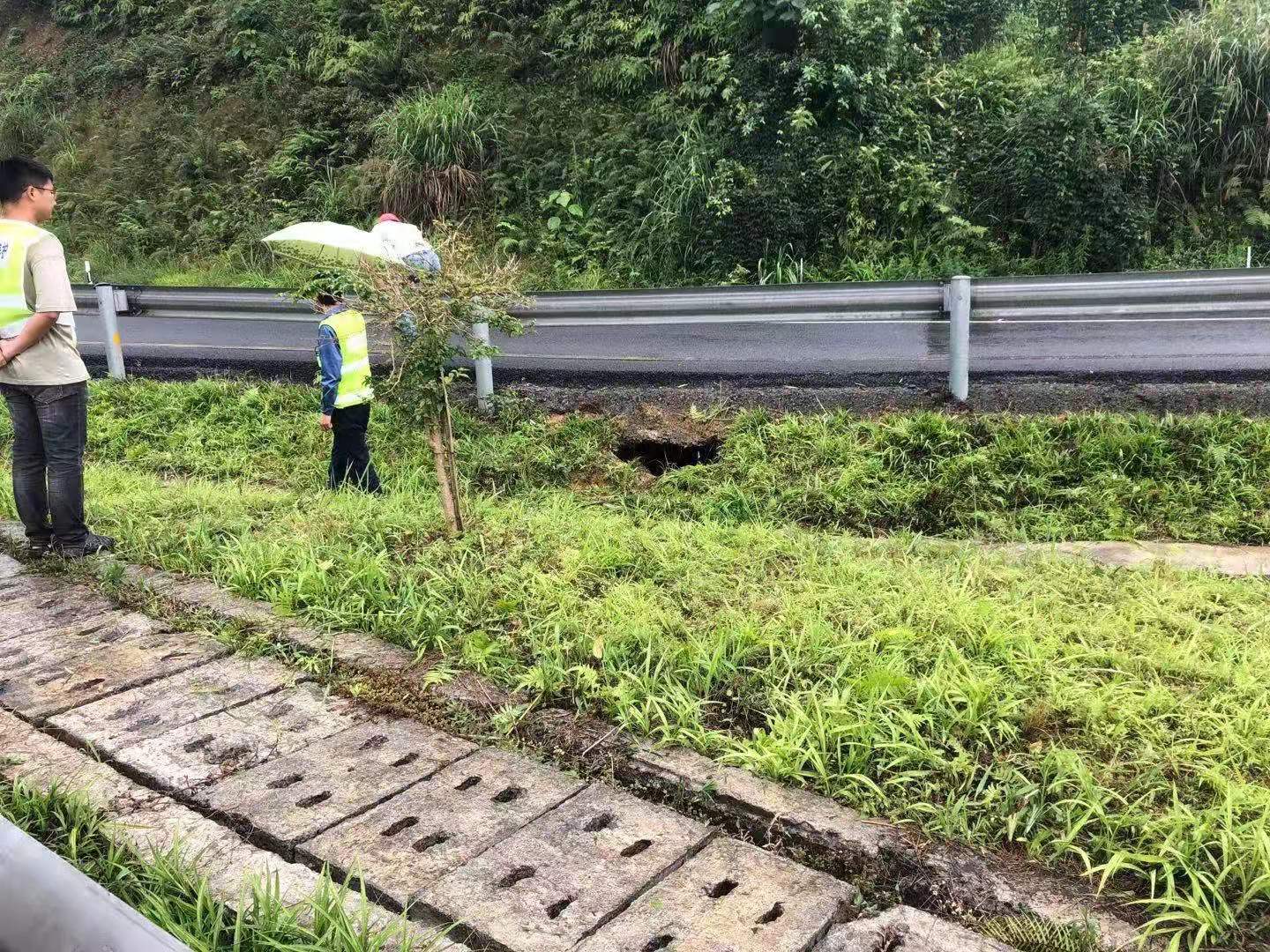 通知！宜宾这条高速突发地质险情，已实行交通管制！-2.jpg