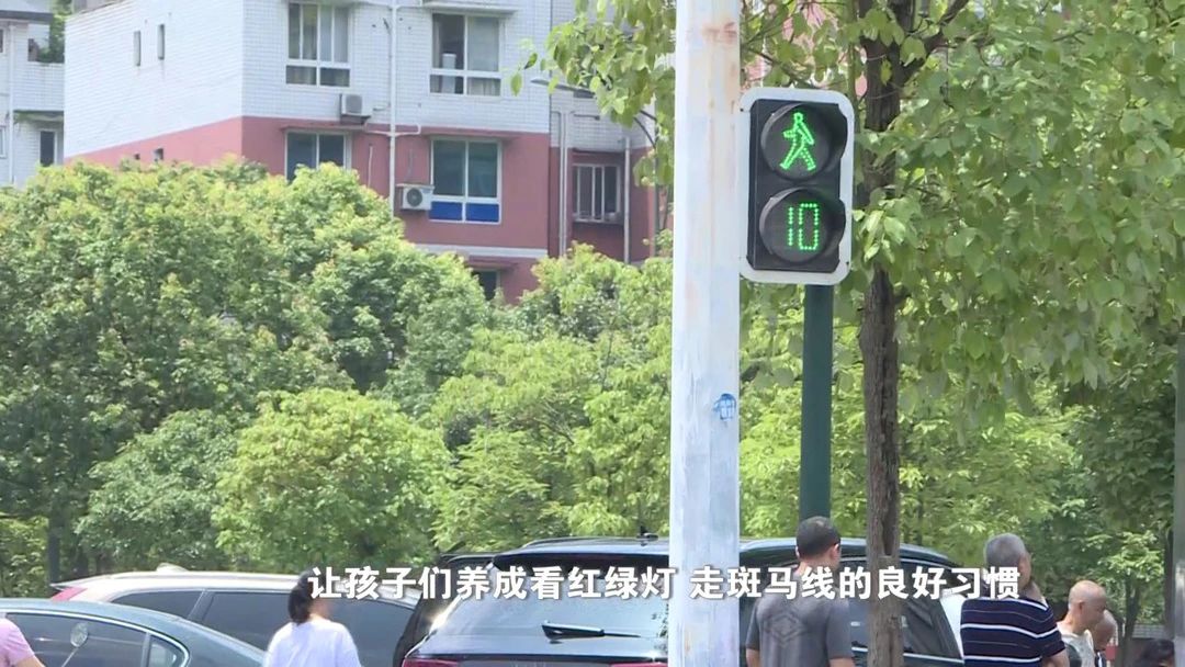 宜宾一小孩横穿马路被撞！受伤住院，还要负主责…-10.jpg
