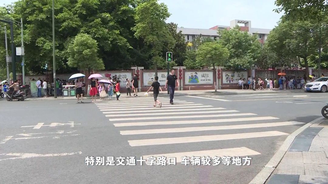 宜宾一小孩横穿马路被撞！受伤住院，还要负主责…-9.jpg