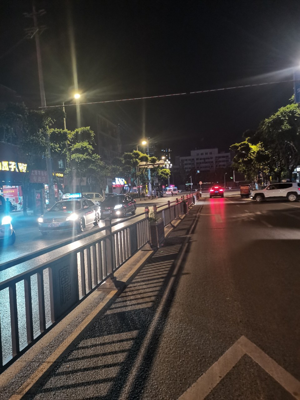 父亲节当天，父亲带着女儿发生车祸，昏迷不醒！热心群众骑车带来120急救医生！-2.jpg