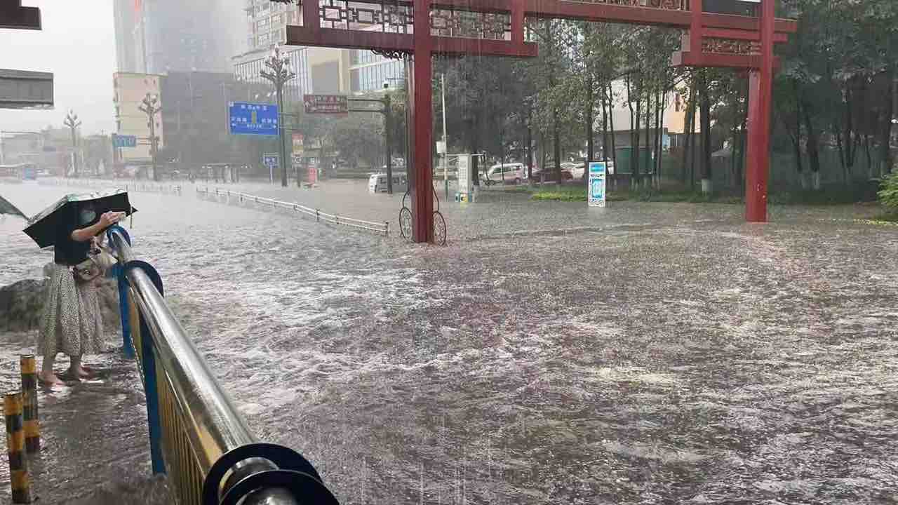 因暴雨天气，宜宾高速收费站关闭，224又“看海”了！-1.jpg