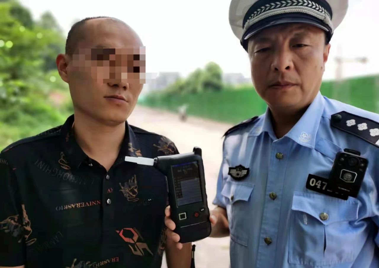 遭了！宜宾一男子酒驾被扣驾驶证６个月，记24分！-1.jpg