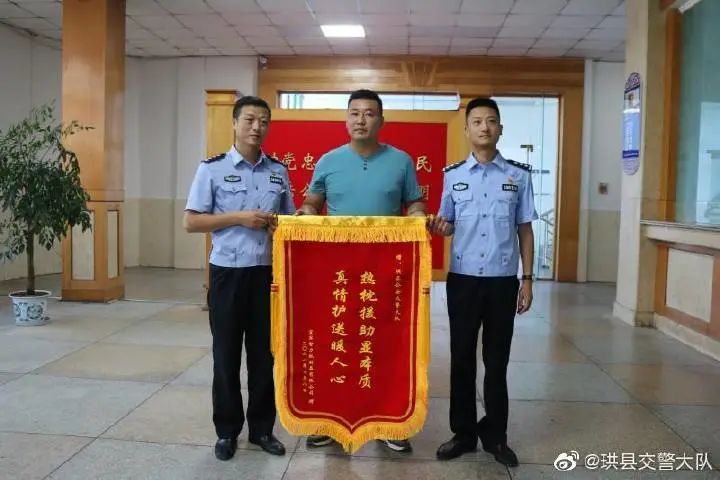 情况紧急！宜宾一工作人员不慎将手指切断…-1.jpg