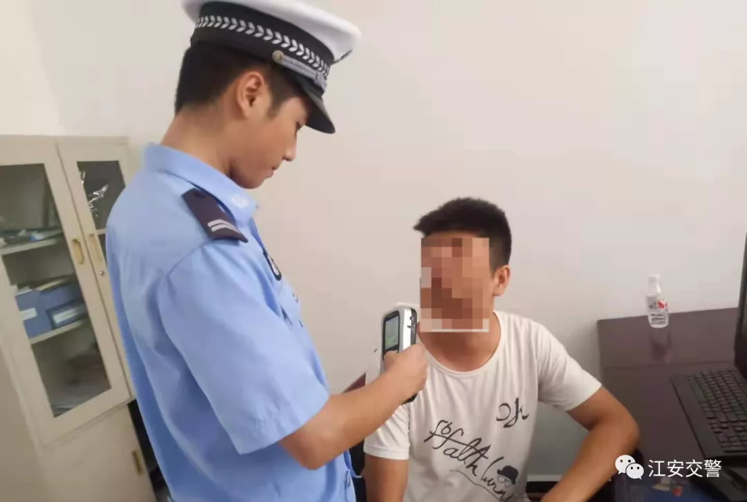 宜宾一男子酒后超员，还带着两个未成年…-2.png