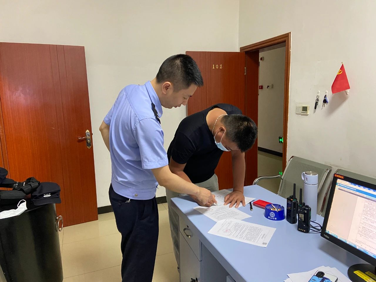防疫期间不听老张的话 宜宾一男子把自己“踢”进拘留所-4.jpg
