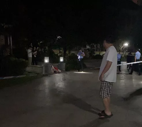 突发！柏溪有个男的跳楼，救护车都来了…-1.png