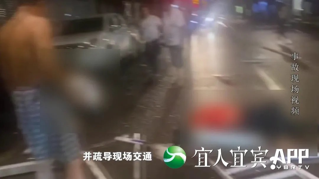 宜宾男子酒后撞坏栏杆慌忙逆行，连撞2车，现场一片狼藉！-4.jpg