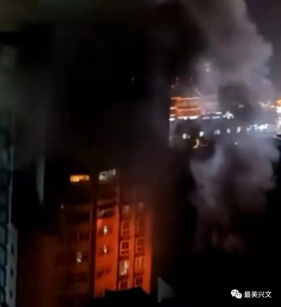 突发！宜宾一住户在床边抽烟，把棉絮点燃引起大火！-1.jpg