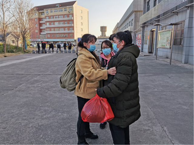 宜宾市救助管理站：女子年少负气出走漂泊异乡22年后终与家人团圆-2.png