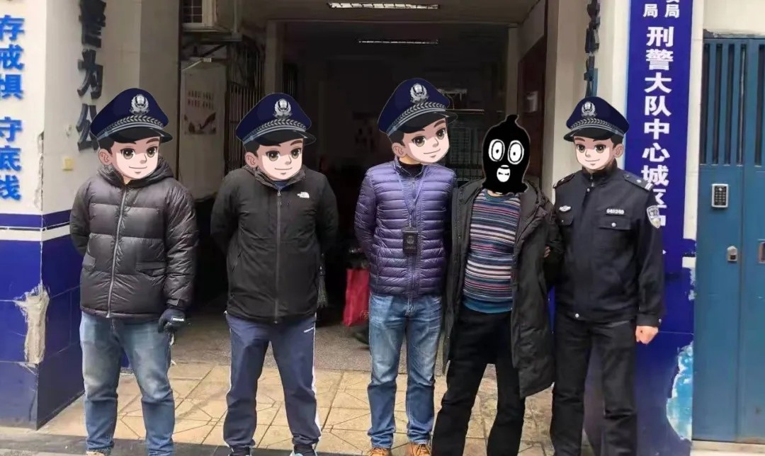 逛街谨防财物被盗，宜宾男子服装店行窃被抓-2.jpg