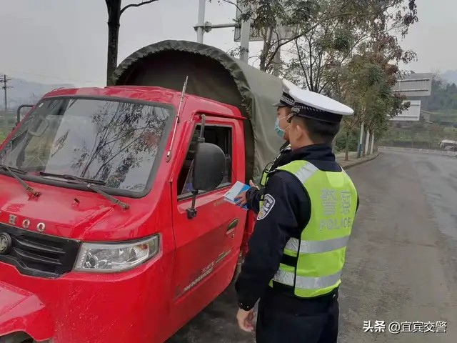 宜宾两三轮车注意了！车子加装伞棚要遭逮！-4.jpg