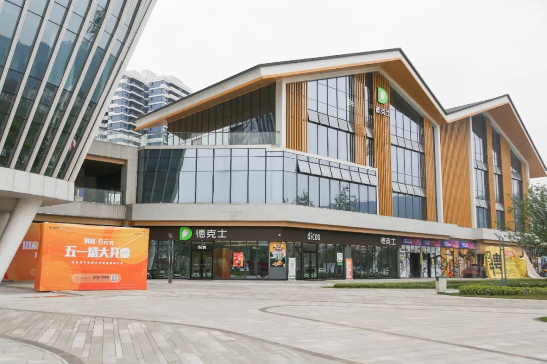 宜宾大学城新建开放式商业综合体月底开街！整整200米，铺满霓虹灯…-22.jpg