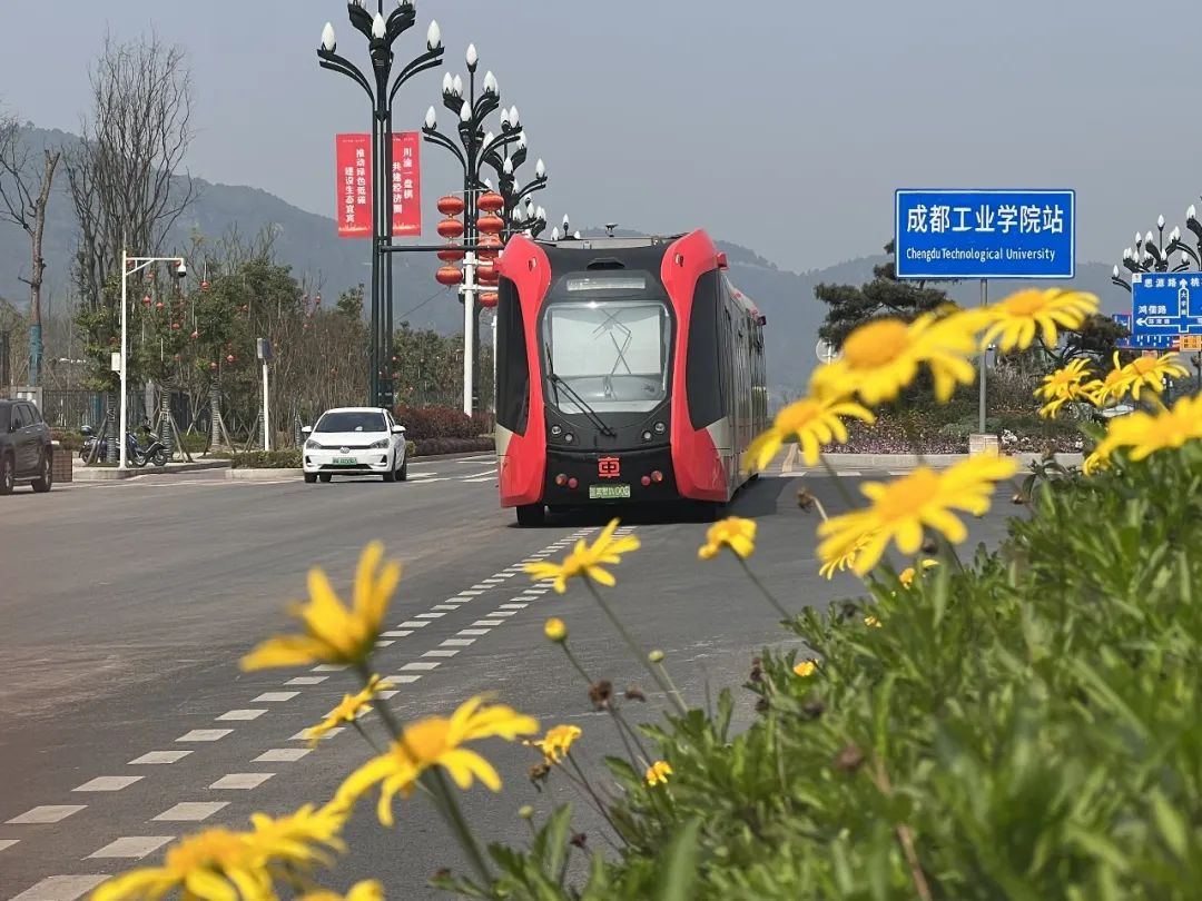 明天！宜宾智轨T1线支线大学城方向车站投入使用！-2.jpg