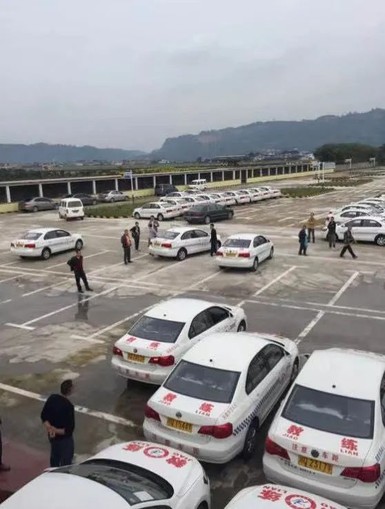 宜宾知名驾校造假被逮！-1.jpg