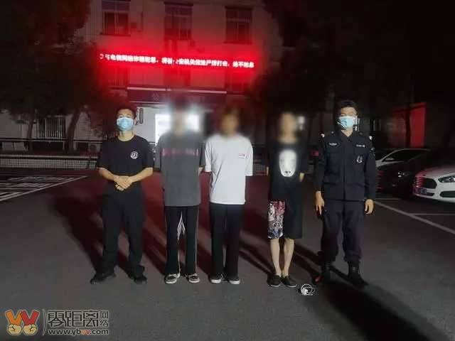 宜宾江安三人盗窃自动贩卖机内物品!民警:送你们进去-2.jpg