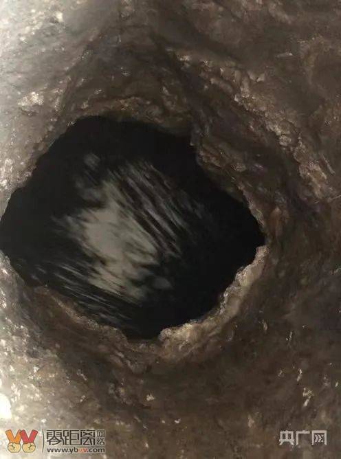 揪心！3岁男童不慎掉入下水道被冲走，失联超60小时，仍下落不明-1.jpeg
